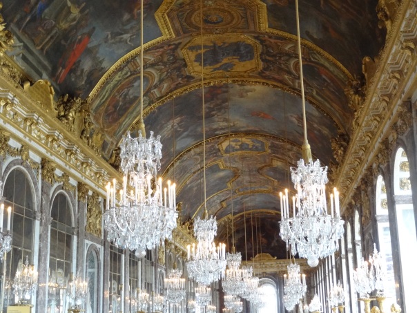Palácio de Versalhes - a sala mais linda com váaaarios espelhos